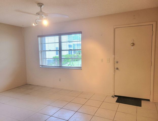 26 Lake Vista Trl Apt 104, Port St Lucie, FL 34952