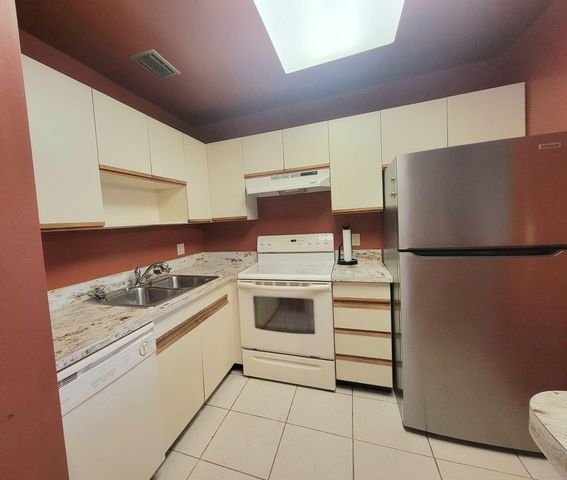 26 Lake Vista Trl Apt 104, Port St Lucie, FL 34952