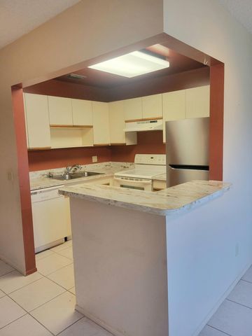 26 Lake Vista Trl Apt 104, Port St Lucie, FL 34952