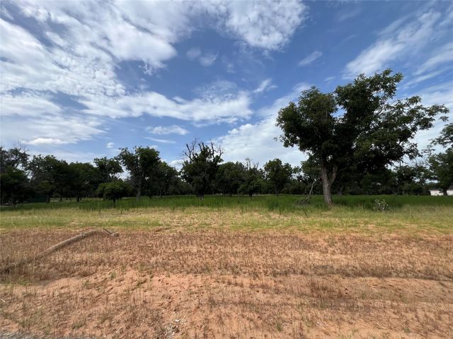 2142 E Landings N, Granbury, TX 76049