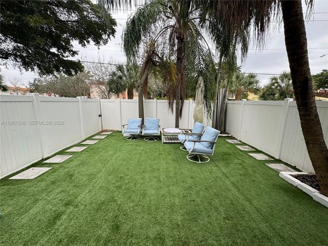 4028 SW 67th Ter 3, Davie, FL 33314