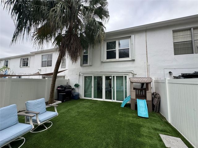 4028 SW 67th Ter 3, Davie, FL 33314