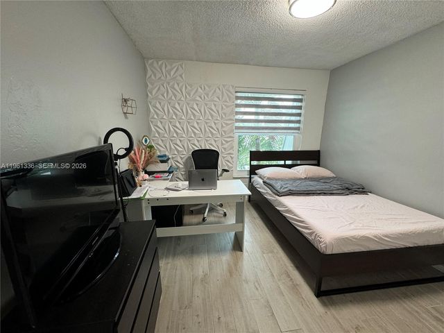 4028 SW 67th Ter 3, Davie, FL 33314