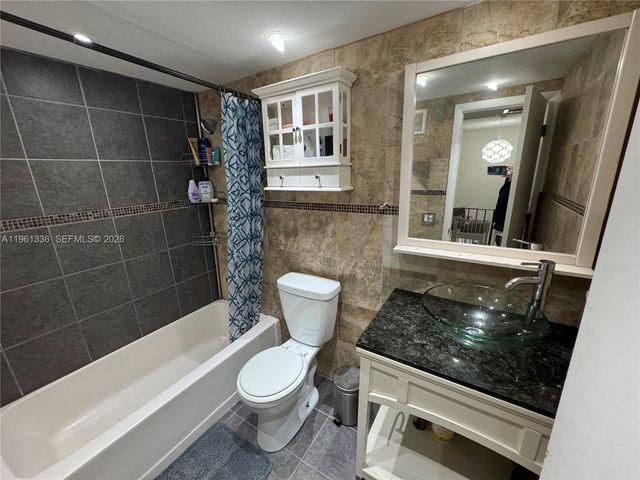 4028 SW 67th Ter 3, Davie, FL 33314