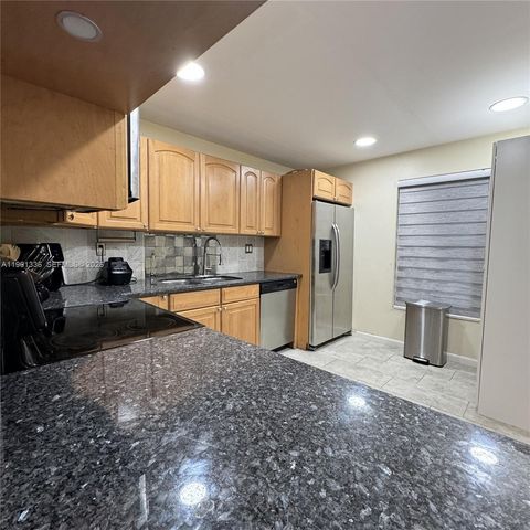 4028 SW 67th Ter 3, Davie, FL 33314