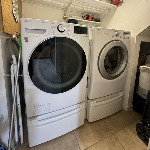 4028 SW 67th Ter 3, Davie, FL 33314