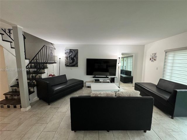 4028 SW 67th Ter 3, Davie, FL 33314