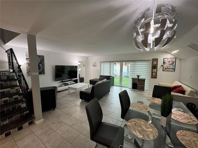 4028 SW 67th Ter 3, Davie, FL 33314