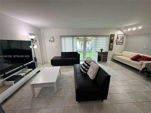 4028 SW 67th Ter 3, Davie, FL 33314