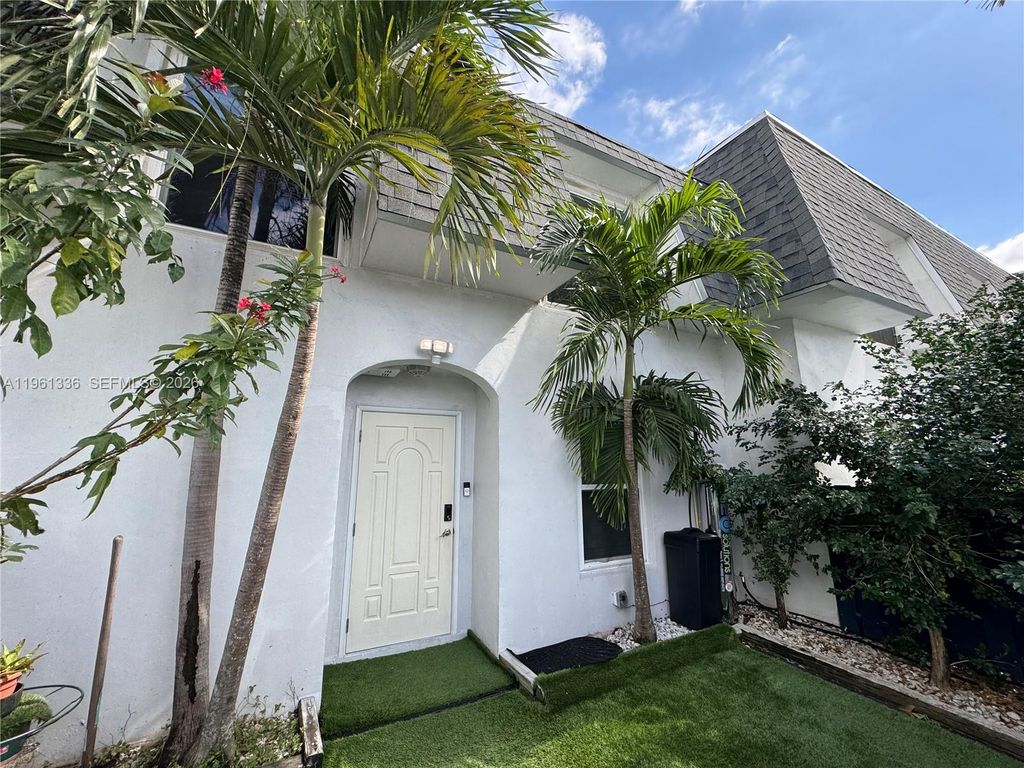 4028 SW 67th Ter 3, Davie, FL 33314