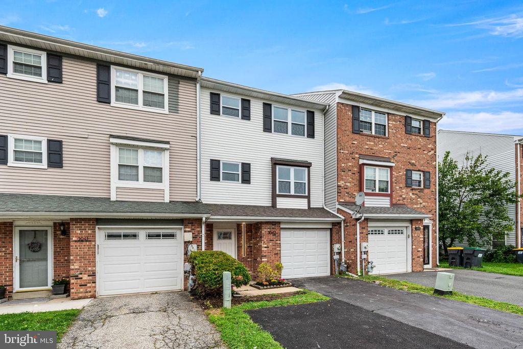 3042 GREENSHIRE AVE, CLAYMONT, DE 19703 — exterior