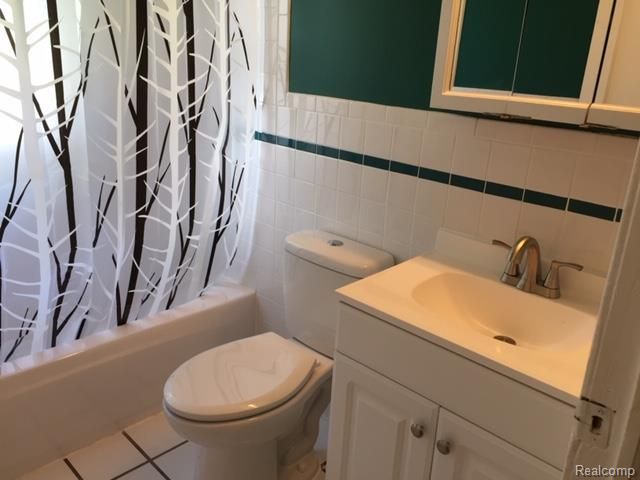 23007 Rosalind Avenue, Eastpointe, MI 48021