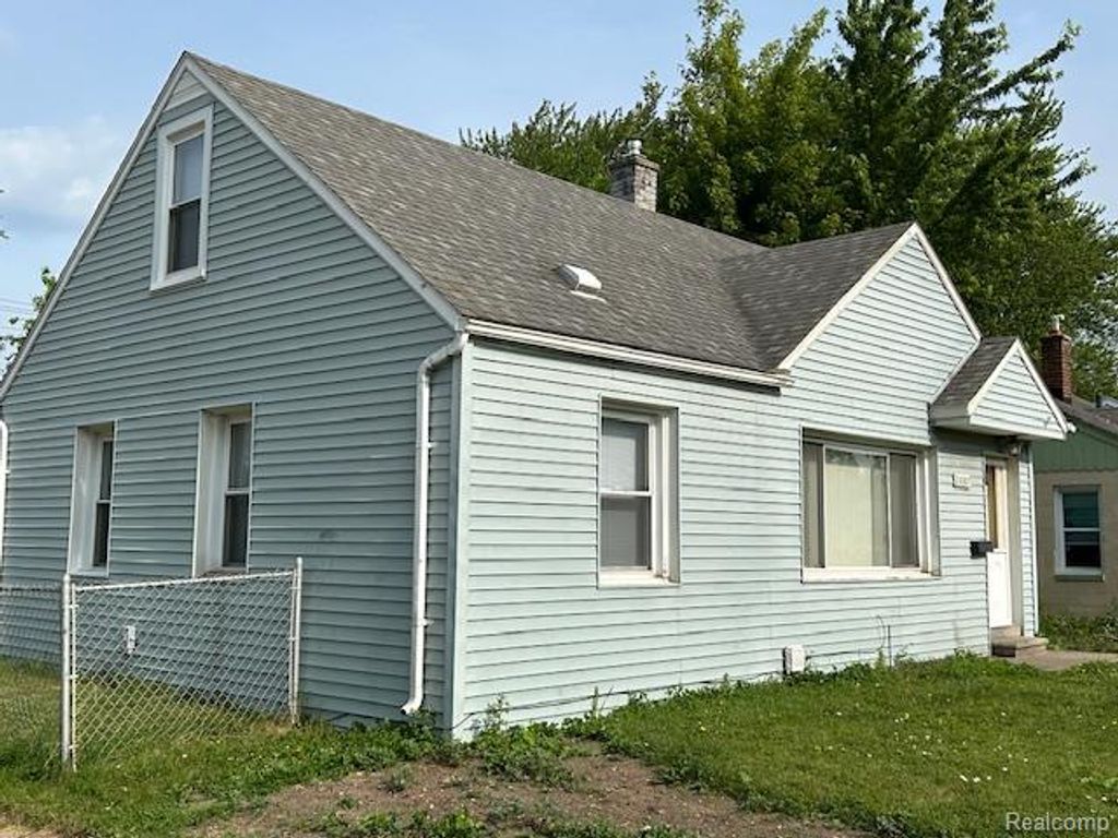 23007 Rosalind Avenue, Eastpointe, MI 48021