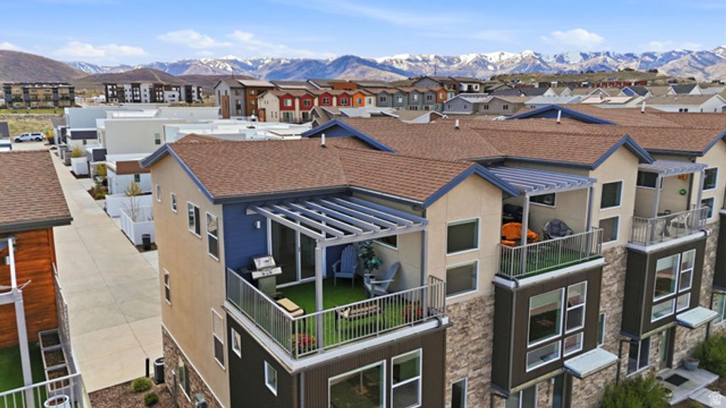 1386 VILLAGE GREEN TRL, Park City, UT 84098 — photo 2