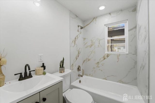 48 Delaware Avenue, Carteret, NJ 07008