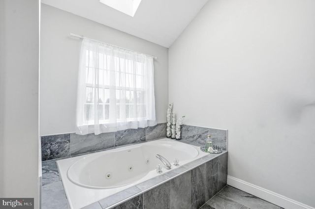 90 ANTHONY DR, Burlington, NJ 08016