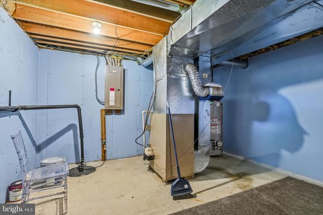 90 ANTHONY DR, Burlington, NJ 08016