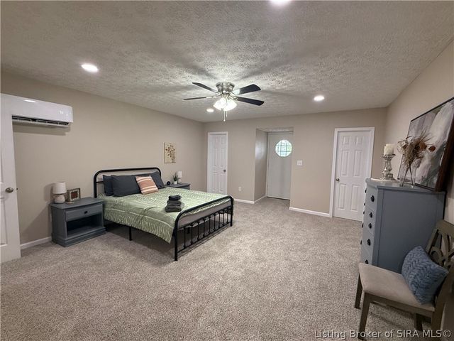 431 W Market Street, Jeffersonville, IN 47130