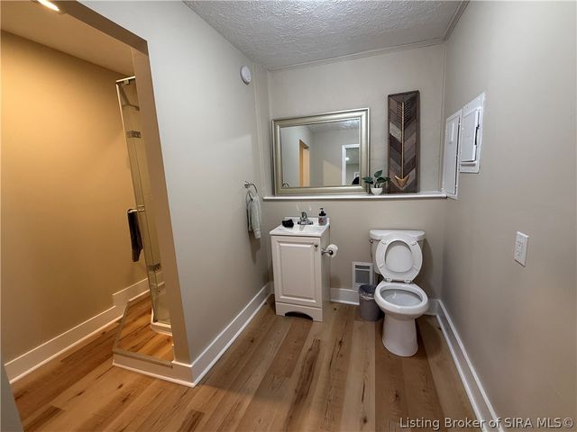 431 W Market Street, Jeffersonville, IN 47130