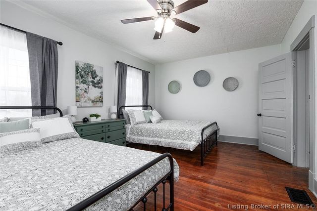 431 W Market Street, Jeffersonville, IN 47130