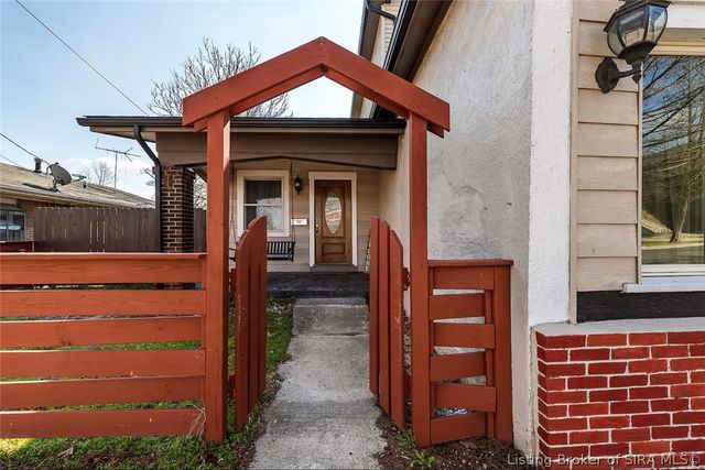 431 W Market Street, Jeffersonville, IN 47130