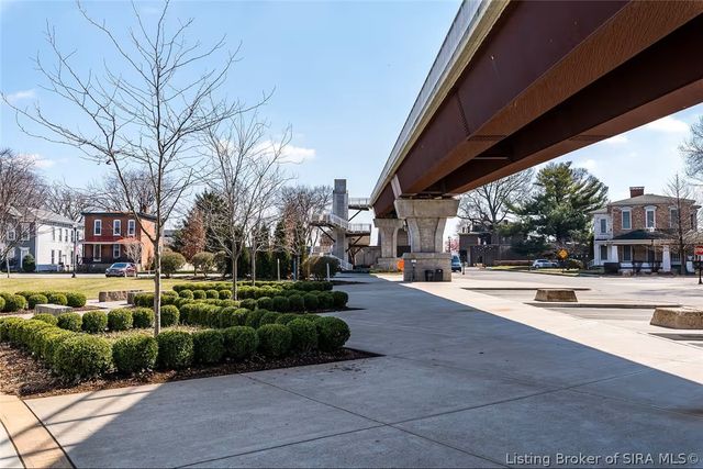 431 W Market Street, Jeffersonville, IN 47130