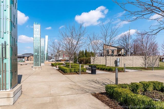 431 W Market Street, Jeffersonville, IN 47130