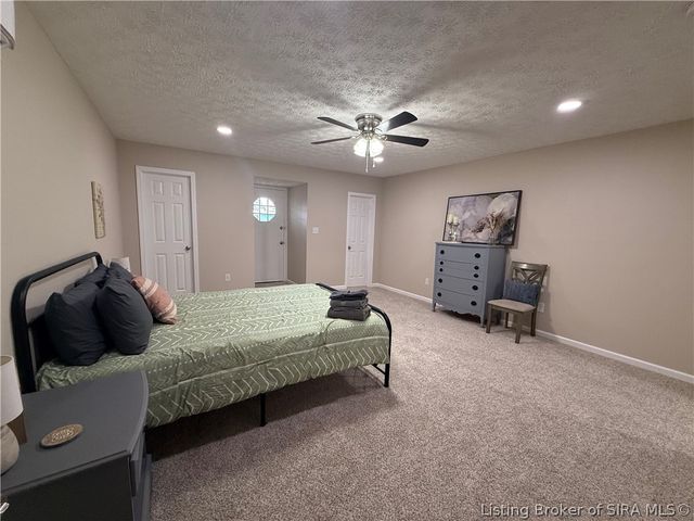 431 W Market Street, Jeffersonville, IN 47130