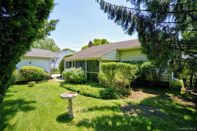 41 Elwood Avenue, Hicksville, NY 11801