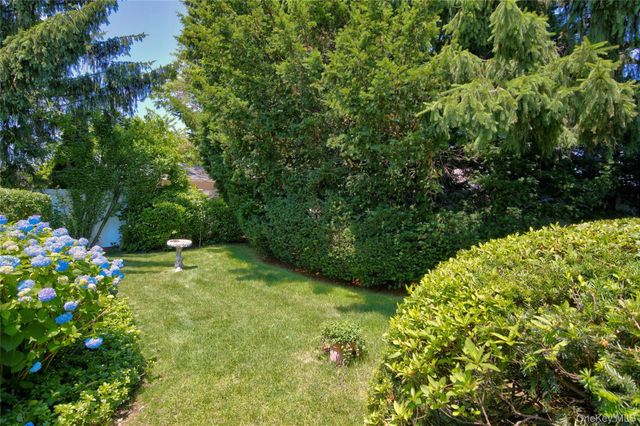 41 Elwood Avenue, Hicksville, NY 11801