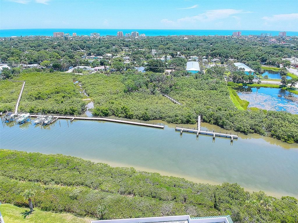 Image 12 of property listing at 436 BOUCHELLE DRIVE 105, New Smyrna Beach, FL 32169