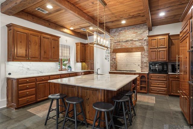 1701 Louray Dr, Baton Rouge, LA 70808