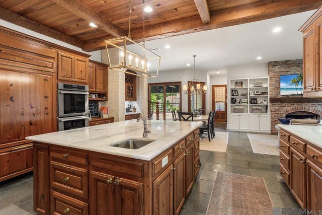 1701 Louray Dr, Baton Rouge, LA 70808