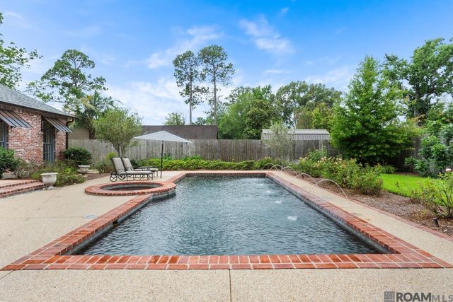 1701 Louray Dr, Baton Rouge, LA 70808