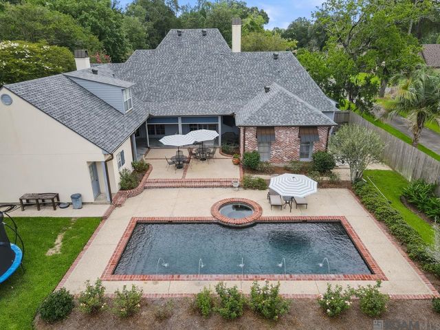 1701 Louray Dr, Baton Rouge, LA 70808