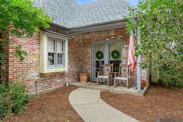 1701 Louray Dr, Baton Rouge, LA 70808