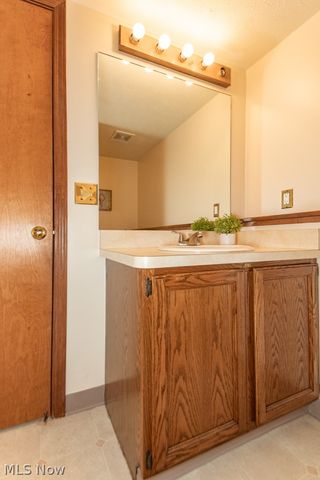 5034 Medhurst Avenue, Solon, OH 44139