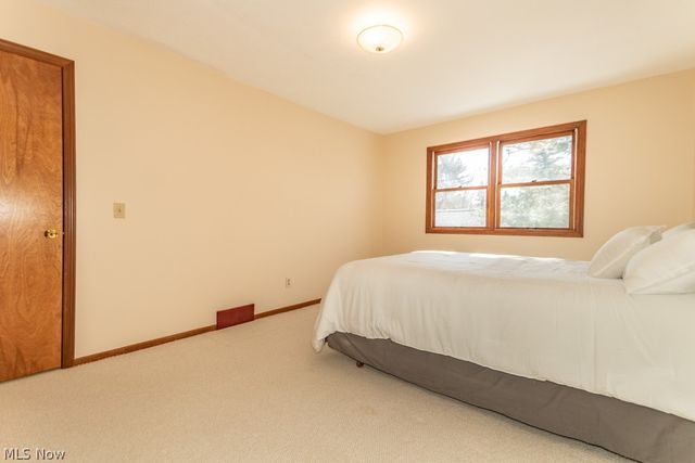 5034 Medhurst Avenue, Solon, OH 44139