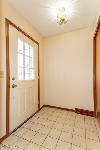 5034 Medhurst Avenue, Solon, OH 44139