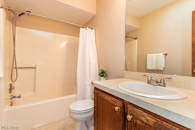 5034 Medhurst Avenue, Solon, OH 44139