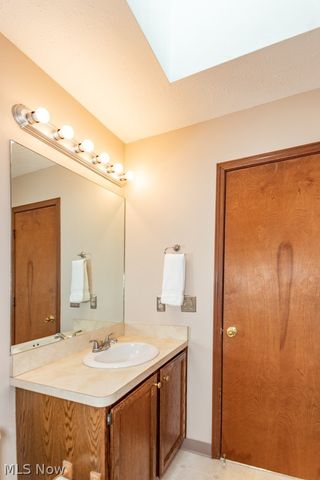 5034 Medhurst Avenue, Solon, OH 44139