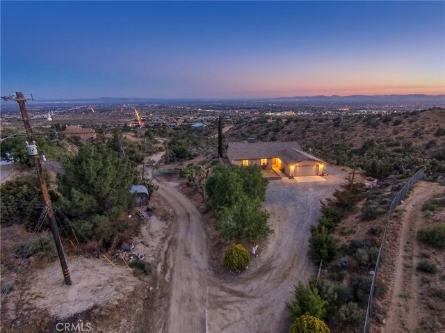 8451 Zohra Canyon Rd, Pinon Hills, CA 92372