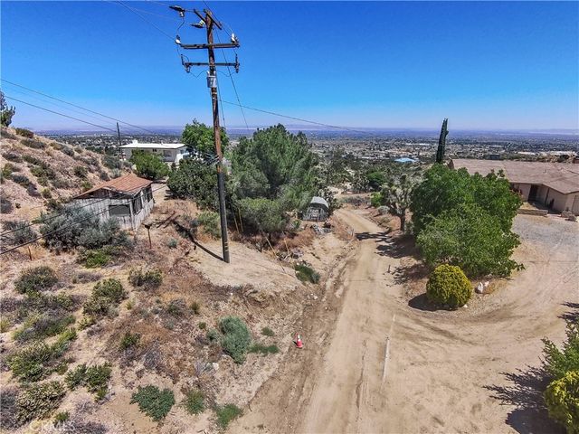 8451 Zohra Canyon Rd, Pinon Hills, CA 92372