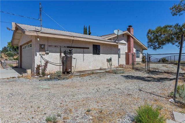 8451 Zohra Canyon Rd, Pinon Hills, CA 92372