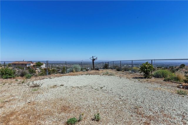 8451 Zohra Canyon Rd, Pinon Hills, CA 92372