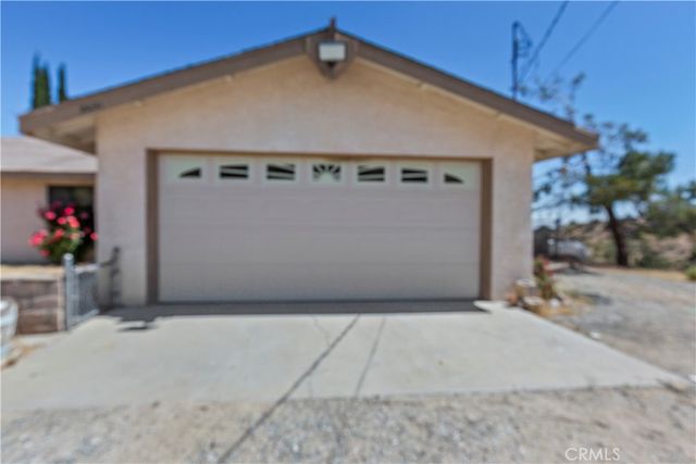 8451 Zohra Canyon Rd, Pinon Hills, CA 92372