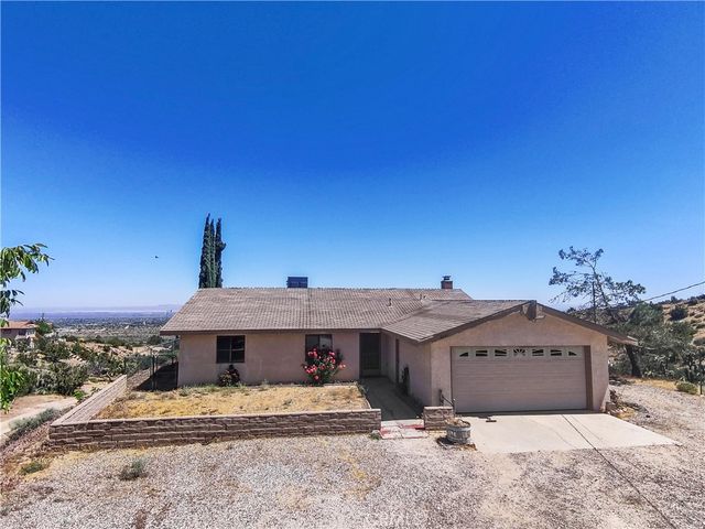 8451 Zohra Canyon Rd, Pinon Hills, CA 92372