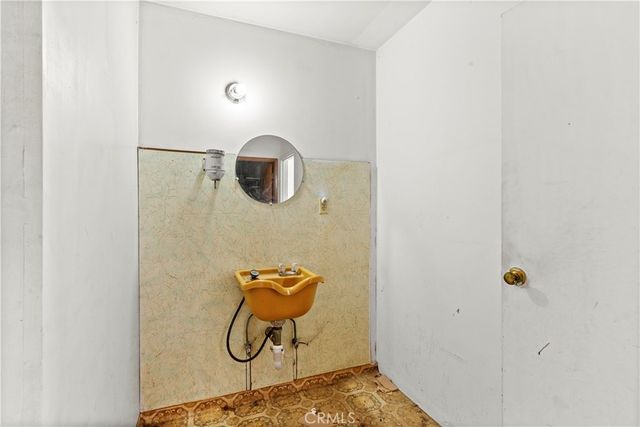 8451 Zohra Canyon Rd, Pinon Hills, CA 92372