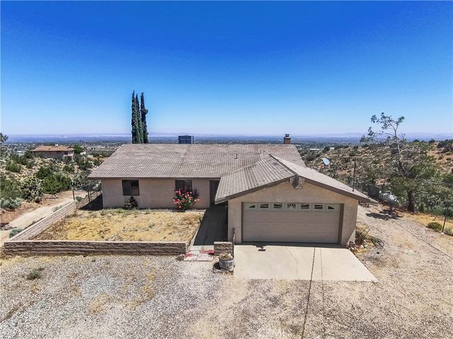 8451 Zohra Canyon Rd, Pinon Hills, CA 92372