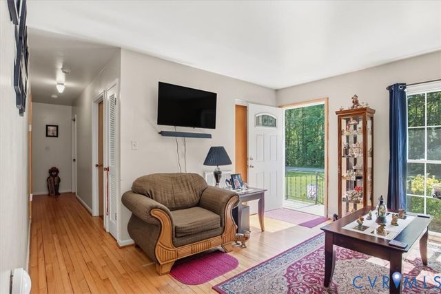 27 Garland Town Rd, Mineral, VA 23117